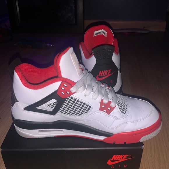 Air Jordan retro 4’s og fire reds - Picture 7 of 10